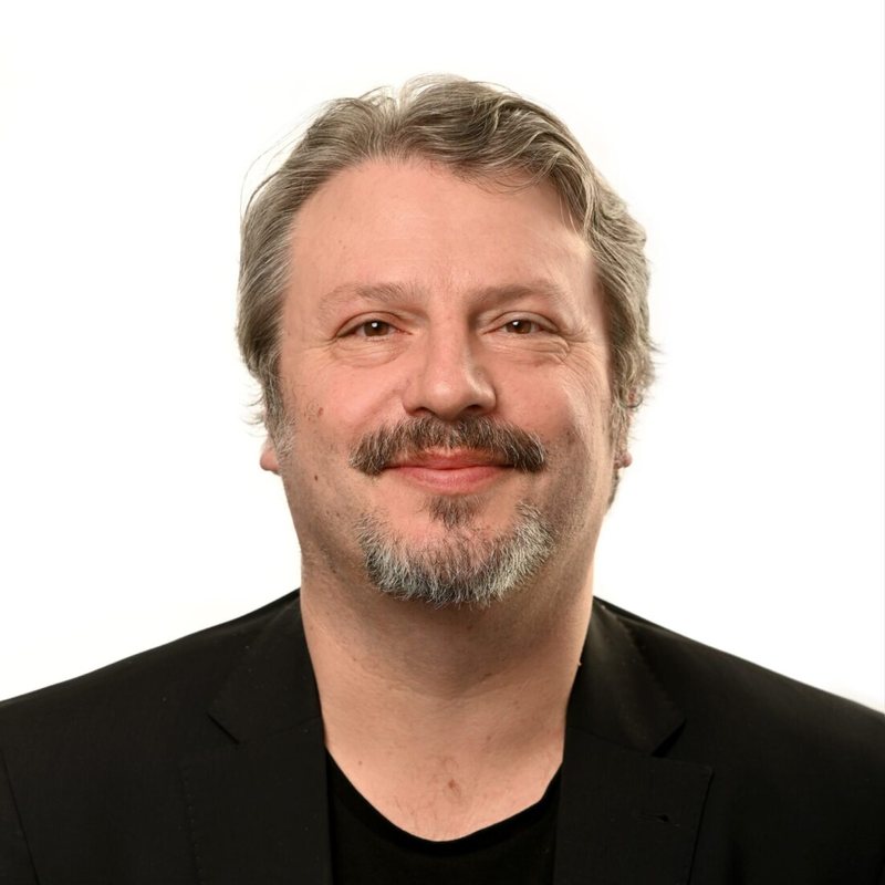 stephan-hilken-portrait-1x1